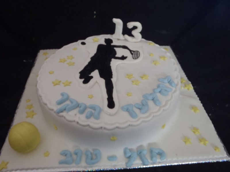 עוגת בר מצווה טניס בציור שחור לבן